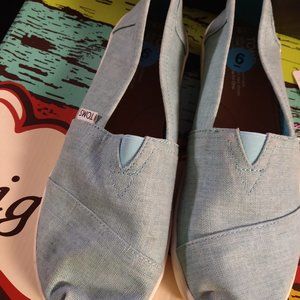 Toms slip on tennis shoes light teal size 6 youth or 7.5/8